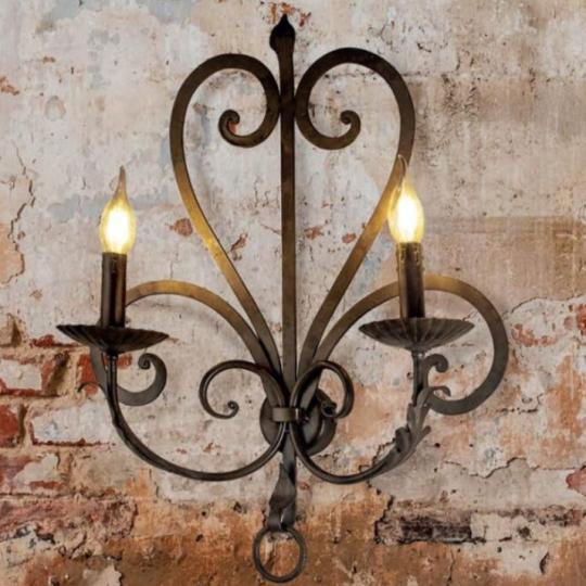 klasszikus kovacsoltvas fali lampa rusztikus borospince etterem vintage diszes villa kastely kozepkor lampak.jpg